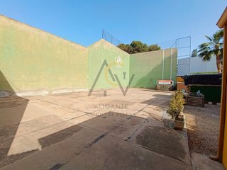 Chalet en venta en Novelda