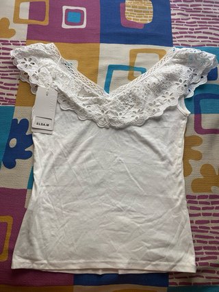 Camiseta blanca con encaje