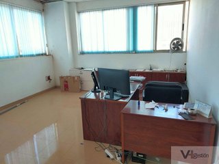 Oficina en venta en Villamartín