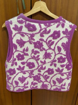 Chaleco Zara floral morado y blanco Talla M