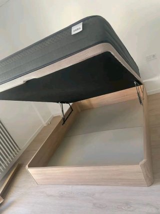 Letto con contenitore in legno e materasso viscoelastico