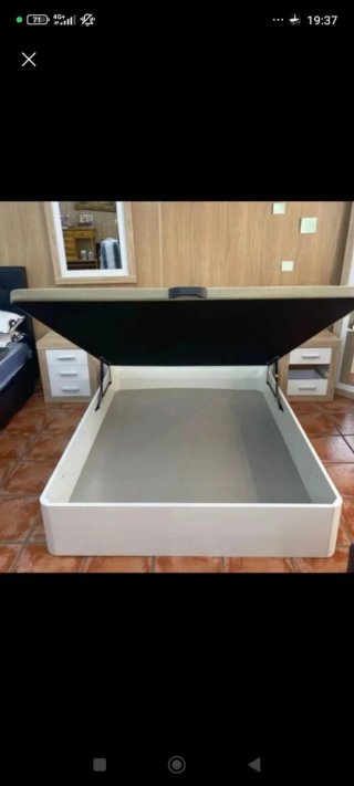 Letto con contenitore in legno e materasso viscoelastico