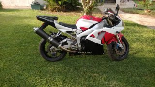 Yamaha R1 2000 Roja y Blanca