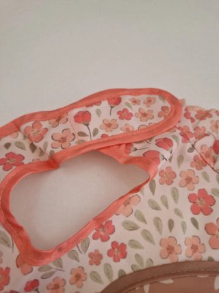 Conjunto 2 baberos impermeables florales