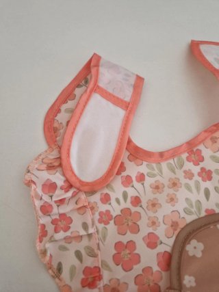 Conjunto 2 baberos impermeables florales