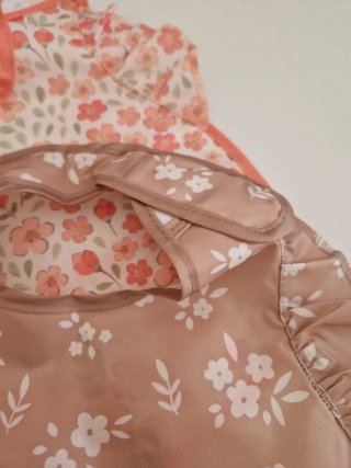 Conjunto 2 baberos impermeables florales