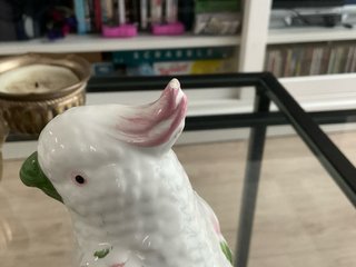 Cacatúa de porcelana decorativa