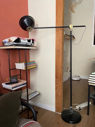 Lámpara de pie negra y dorada Ikea