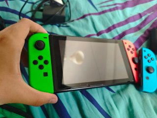 Nintendo Switch V1 +1 mando y accesorios