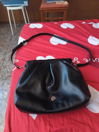 Bolso negro de piel