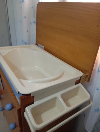 Cuna + mueble cambiador/bañera