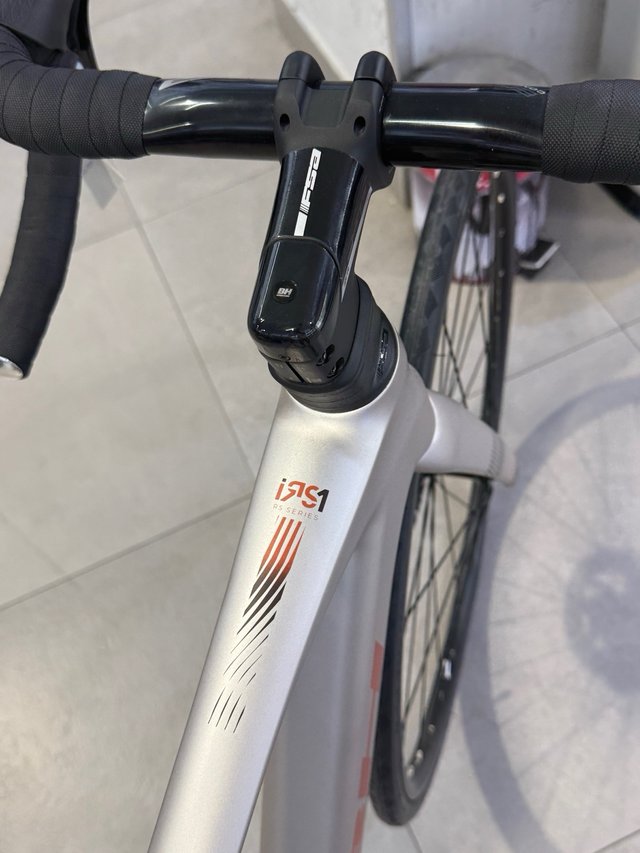 Bicicleta Eléctrica de Carretera BH 1.4 carbono