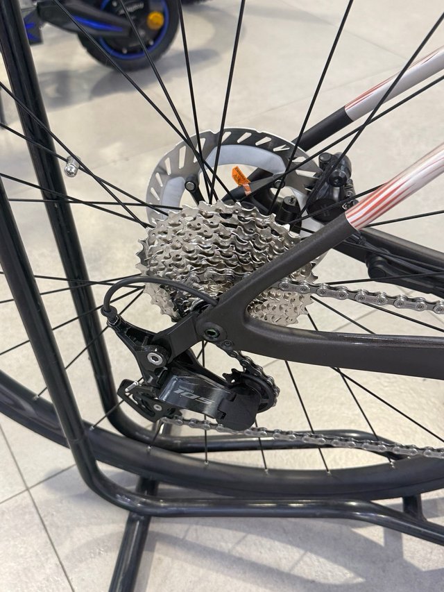 Bicicleta Eléctrica de Carretera BH 1.4 carbono