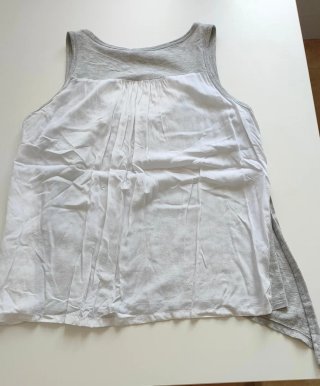 Camiseta Zara Asimétrica Gris y Blanca