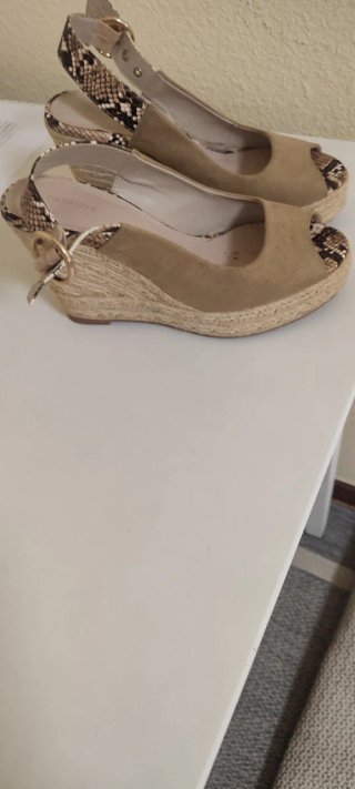 Sandalias cuña ante serpiente t.37