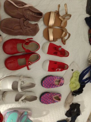 Zapatillas y sandalias niña