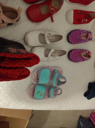 Zapatillas y sandalias niña