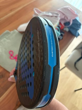 Bullpadel Vertex 05 Hybrid con arañazos en el