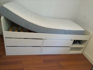 Cama juvenil IKEA con cajones y colchón (1 año)