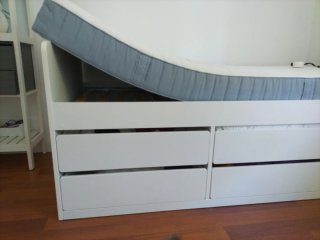 Cama juvenil IKEA con cajones y colchón (1 año)