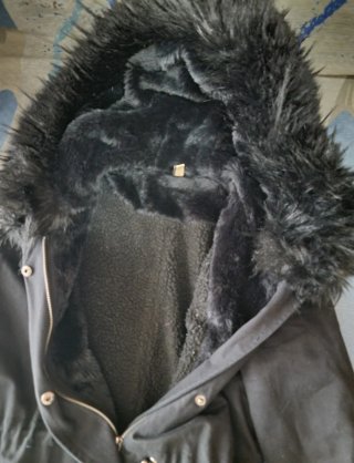 Cappotto Zuiki nero con cappuccio