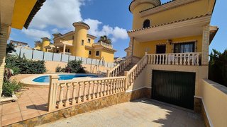 Chalet en venta en Campos de Golf - Villa Martin - Los Dolses en Orihuela