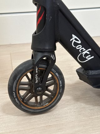 Patinete Bestial Wolf Rocky R12 negro