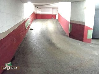 Garaje en alquiler en Milán - Pumarín - Teatinos en Oviedo
