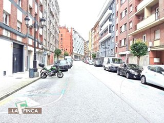 Garaje en alquiler en Milán - Pumarín - Teatinos en Oviedo