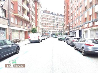 Garaje en alquiler en Milán - Pumarín - Teatinos en Oviedo