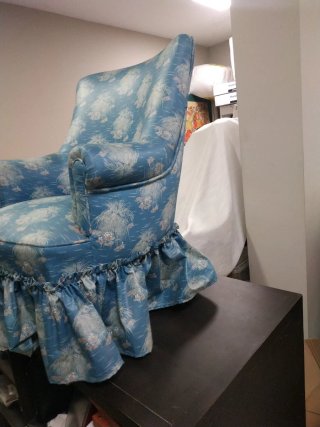 Sillón de tela estampado