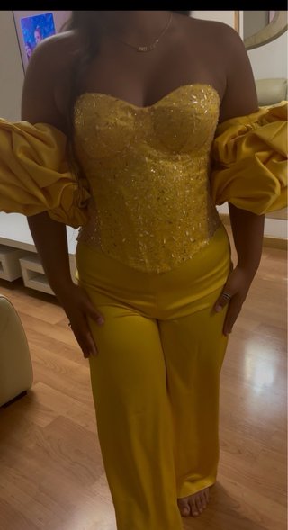 Traje amarillo boda gitana