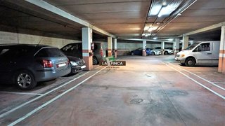 Garaje en venta en Milán - Pumarín - Teatinos en Oviedo