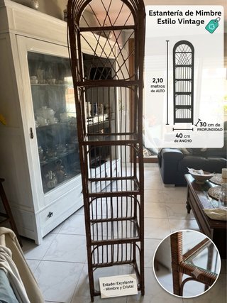 Prezioso scaffale in vimini naturale