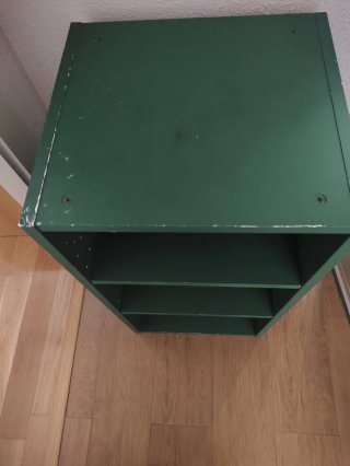 Estantería de madera verde