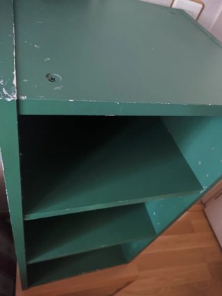 Estantería de madera verde