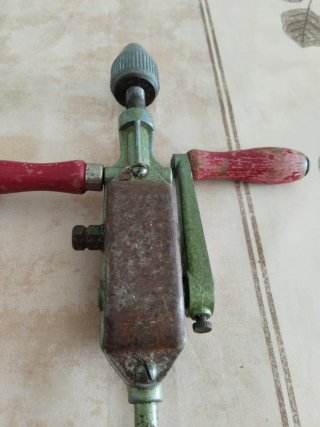 Taladro manual antiguo