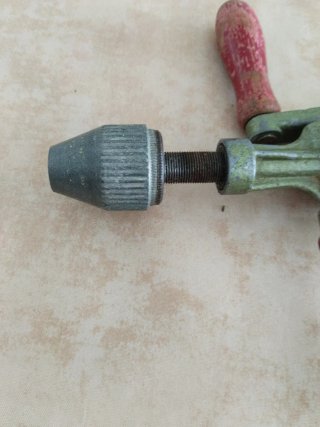 Taladro manual antiguo