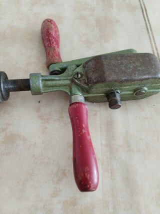 Taladro manual antiguo