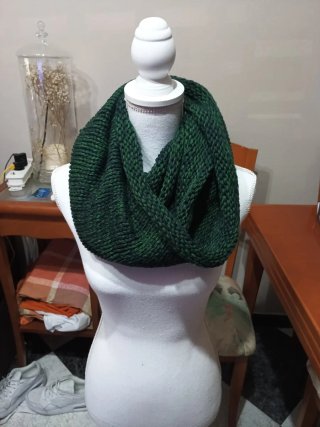 Bufanda tejida verde