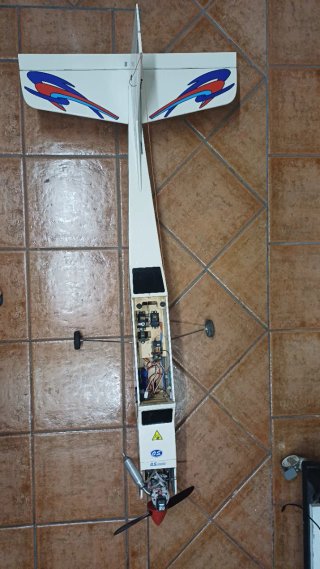 Avión RC Trainer 60 Vacio sin motor ni servos.