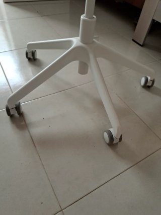 Silla de despacho ergonómica blanca