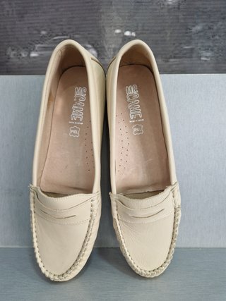 Mocasines piel nuevos T.39 Beige