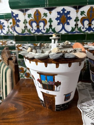 Artesanía cerámica decorada a mano