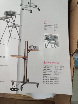 Mesa para proyector móvil