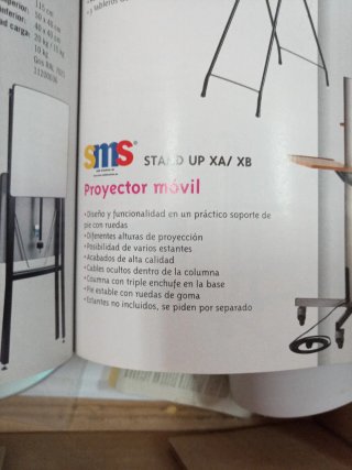 Mesa para proyector móvil