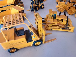 Miniaturas de metal Caterpillar