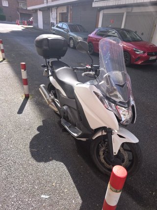 Honda Integra Blanca Maxi-Scooter
