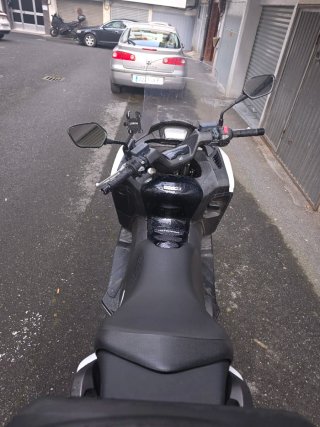 Honda Integra Blanca Maxi-Scooter