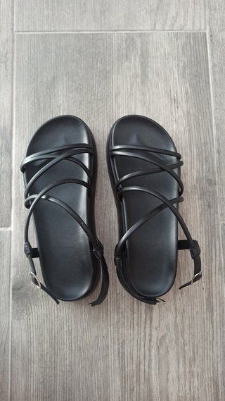 Sandalias negras plataforma tiras finas